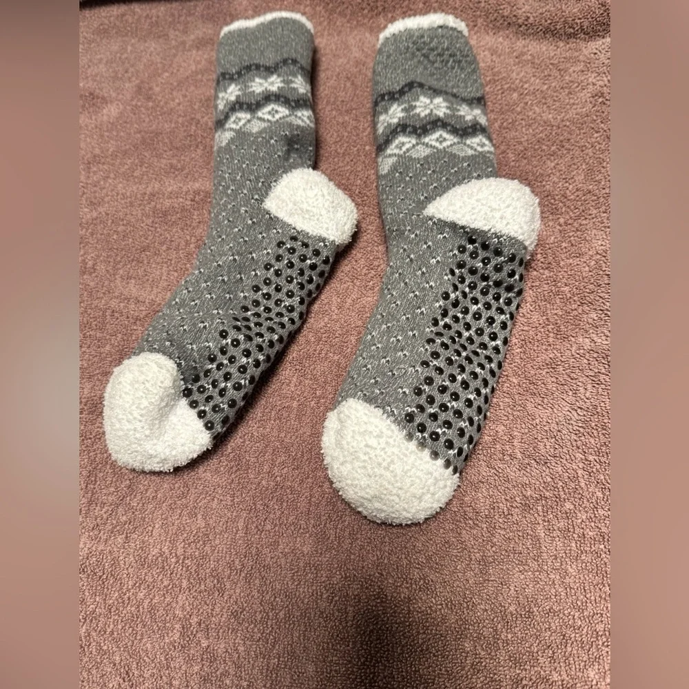 Set of 2 winter sock pairs NWOT WOMENS one size